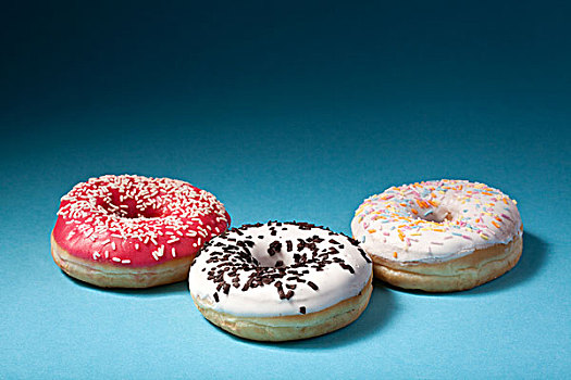三个,甜甜圈,彩色,糖衣,隔绝,蓝色背景,背景,留白
