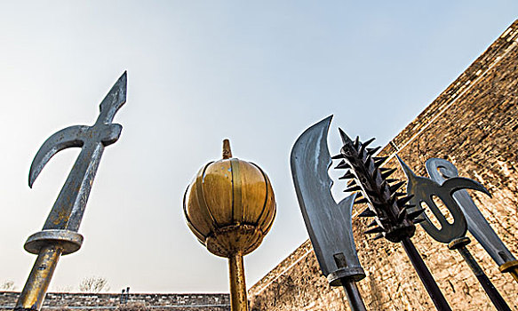 南京城墙内的古代兵器复制品
