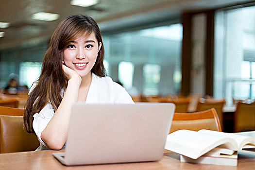 亞洲人,美女,女學生,學習,圖書館,筆記本電腦