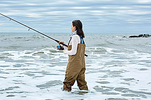 美女,海钓,膝,深,水中