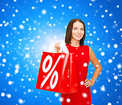 销售,礼物,圣诞节,休假,人,概念,微笑,女人,红裙,购物袋,百分号,上方,蓝色,雪,背景
