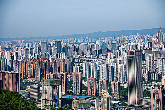 2048年重庆市南岸区南山一棵观景平台上俯瞰重庆渝中区