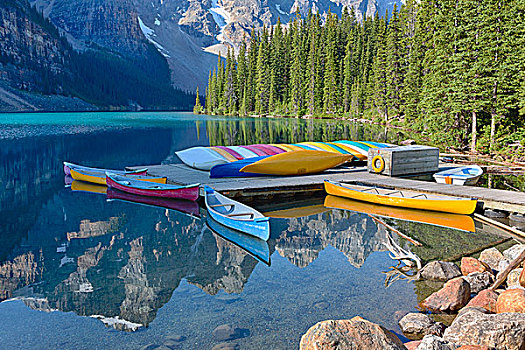 加拿大,班芙国家公园,十峰谷,冰碛湖,独木舟,码头