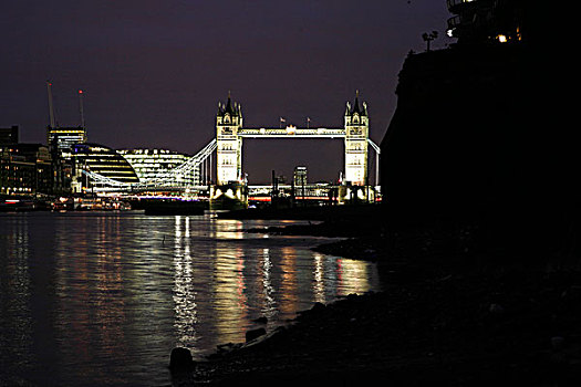 仰视,泰晤士河,塔桥,伦敦,英国