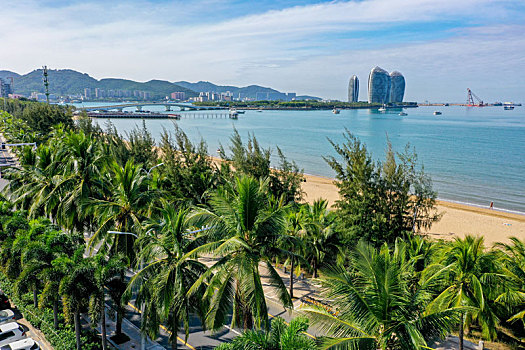 航拍海南三亚湾旅游度假区海水浴场椰林沙滩