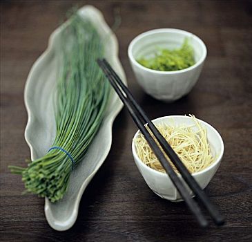 细香葱,小洋葱,面条,筷子