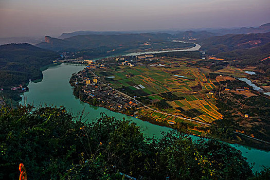 山,丹霞,水电站,蓝天,河流,田野风光,山脉,水库,旅行,地质公园,丹霞地貌,灌木,树,草,水潭,素材,平面设计