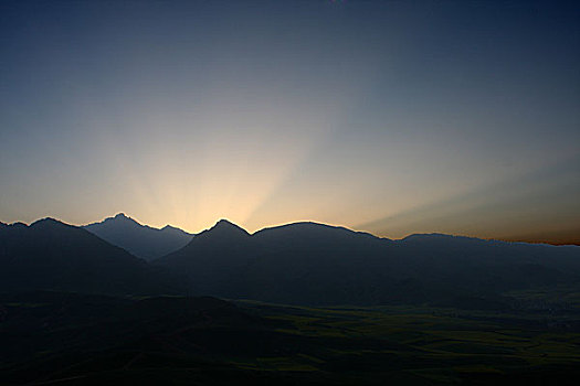 青海牛背山日出