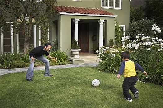 父子,玩,足球,院子