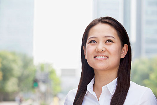 栗林里莉