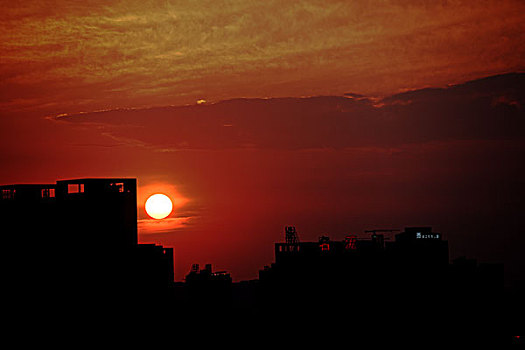 城市夕阳