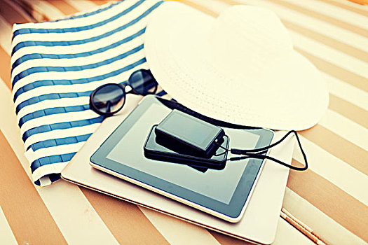 海滩,夏天,假期,科技,概念,特写,平板电脑,笔记本电脑,智能手机,配饰