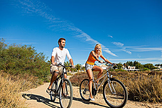 情侣,休假,骑自行车,蓝天,沙丘