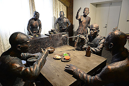 老孙家,穆斯林餐厅陈列室内,民初时代食泡馍的雕像,陕西西安