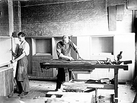 工艺品,两个,木匠,工作,工作间,20世纪50年代,精准,位置,未知,德国,欧洲
