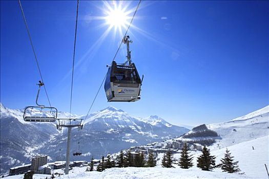 法国,上阿尔卑斯省,滑雪缆车