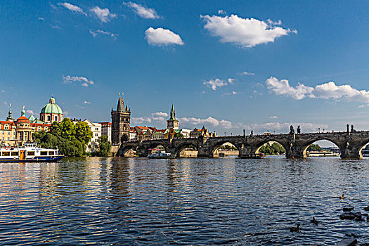 伏尔塔瓦河,查理大桥,旧城桥塔,布拉格,老城,水塔,教堂,圆顶,波希米亚,捷克共和国,欧洲