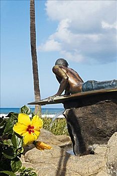 雕塑,一个,男人,趴着,冲浪板,怀基基海滩,檀香山,瓦胡岛,夏威夷,美国
