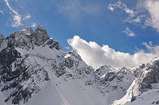 雪山锋刃