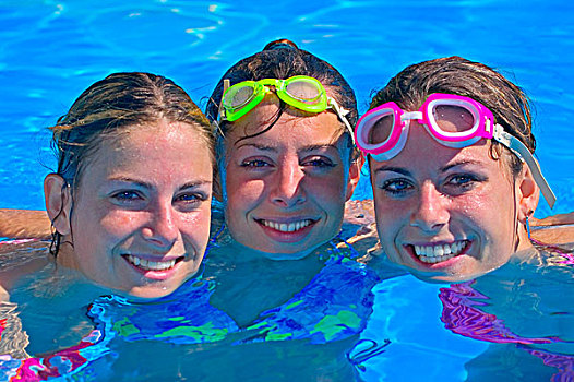 肖像,三个女人,年轻,游泳池