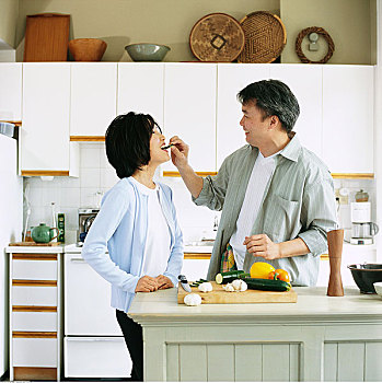 男人,喂食,女人,蔬菜