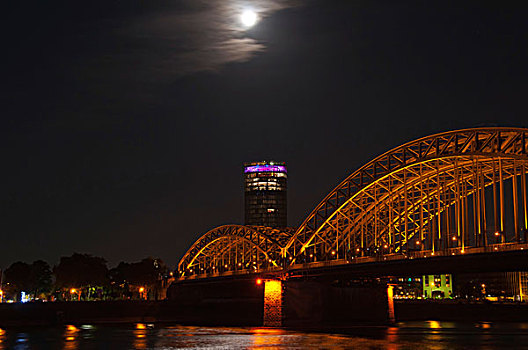 霍恩佐伦大桥,夜晚,三角形,塔楼,背影,莱茵河,莱茵兰,北莱茵威斯特伐利亚,德国,欧洲