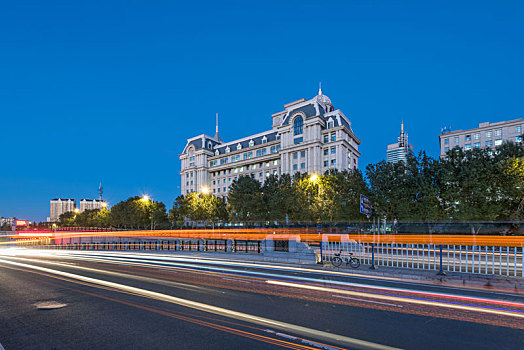 中国哈尔滨秋季城市道路建筑灯光夜景