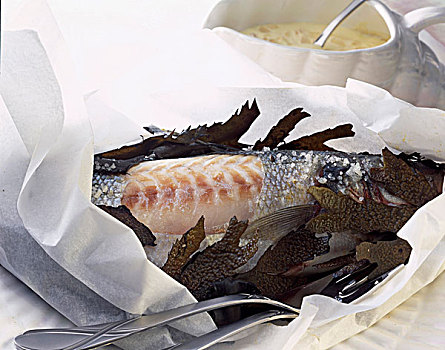 海鲈,油包纸