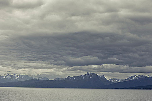 罗弗敦群岛,挪威,雨天