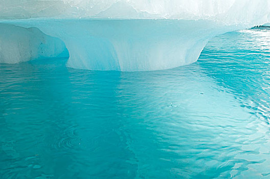 挪威,斯瓦尔巴群岛,斯匹次卑尔根岛,蓝色,结冰,冰山,漂浮,海岸