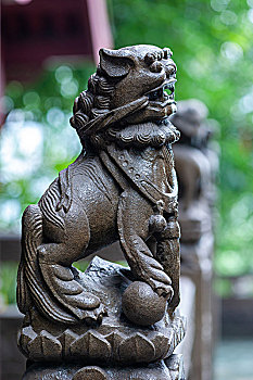 重庆磁器口宝轮寺的石狮子