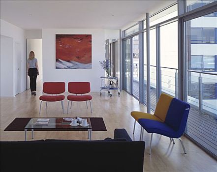 阁楼,公寓,水平,风格,街道,伦敦,七月,1999年,生活空间,展示,平台,右边,木地板,浅色,椅子,茶几,远处,墙壁