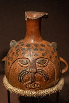 秘鲁印加博物馆藏印加帝国陶猫科动物装饰厄普壶