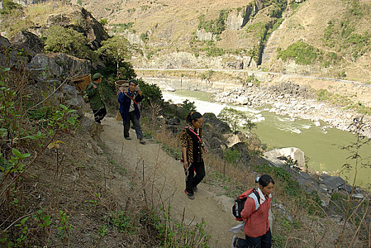 云南怒江峡谷--古登乡,赶集路上