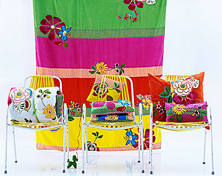 彩色,垫子,三个,椅子,正面,条纹,布