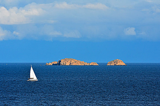 帆船,正面,岩石,岛屿,巴隆巴热亚,海滩,维基奥港,南科西嘉省,科西嘉岛,法国,欧洲