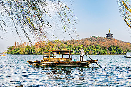 杭州西湖秋景手摇船