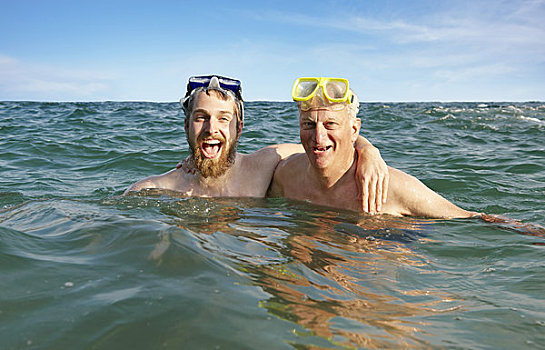 肖像,两个男人,游泳