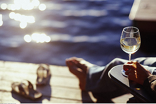 男人,码头,葡萄酒杯
