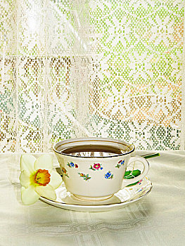 杯碟,药茶,水仙花,花帘,后面