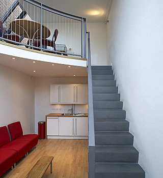 住宅,南,伦敦,英国,2009年,内景,鲜明,宽敞,入口,展示,楼梯,向上,高档,红色