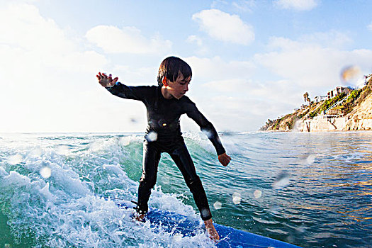 男孩,冲浪,因西尼塔斯,加利福尼亚,美国