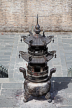 武当山琼台中观的铜制香炉