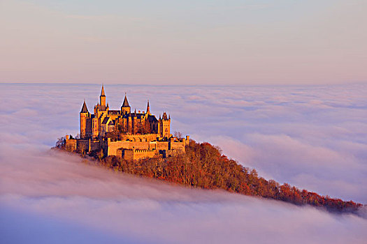 城堡,晨光,秋日树林,晨雾,巴登符腾堡,德国,欧洲