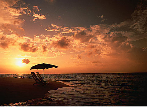 两个,椅子,伞,海滩,日落,马尔代夫,印度洋