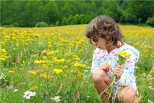 女孩,摘花,黄色,春天,草地