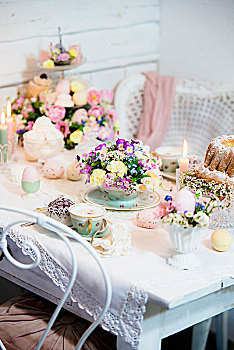 复活节餐桌,精美,花,照亮,蜡烛