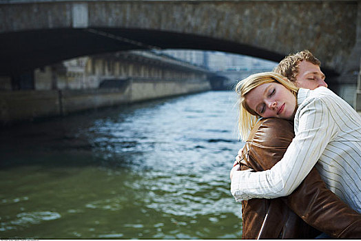 伴侣,搂抱,河,塞纳河,巴黎,法国