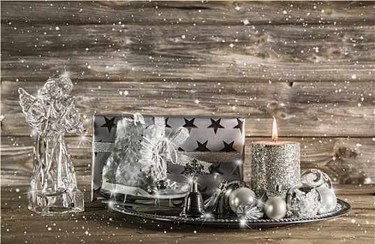 银,米色,圣诞装饰,礼物,天使,蜡烛,木质背景