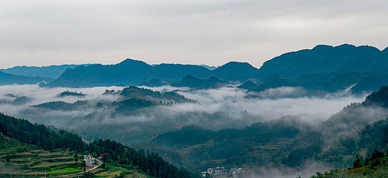 重庆酉阳,雾霾天气青山绿